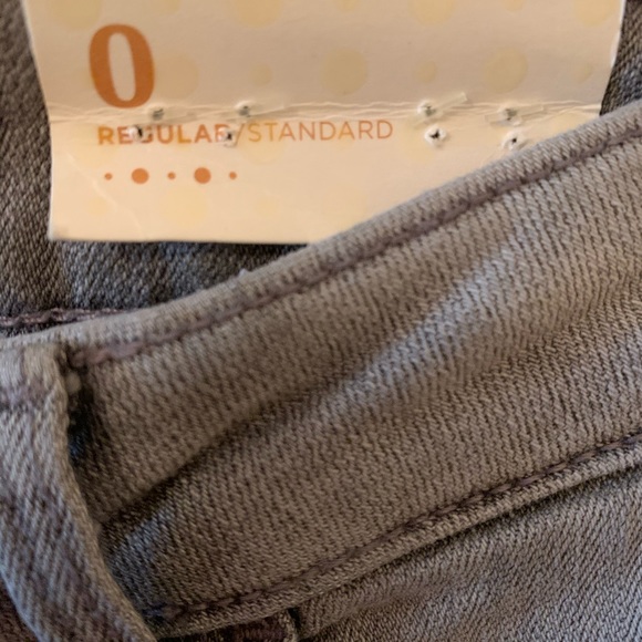 Grey distressed Old Navy Rockstar Jeans - Picture 3 of 10
